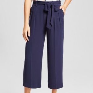 Blue cropped pants